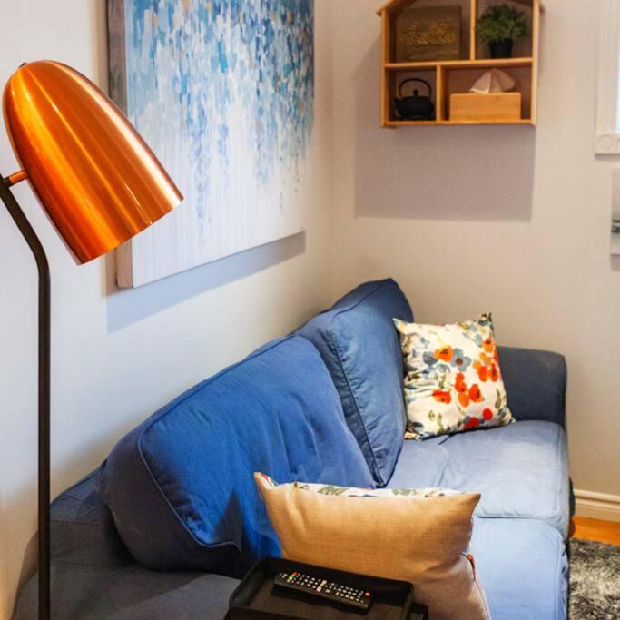 ベルビルLarge Upstairs Flat In Downtown Century Buildingアパートメント エクステリア 写真