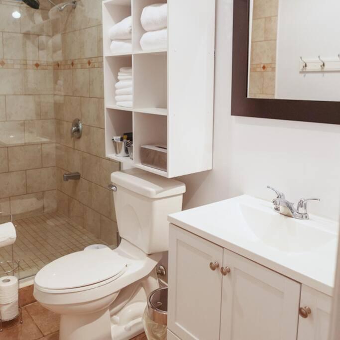 ベルビルLarge Upstairs Flat In Downtown Century Buildingアパートメント エクステリア 写真