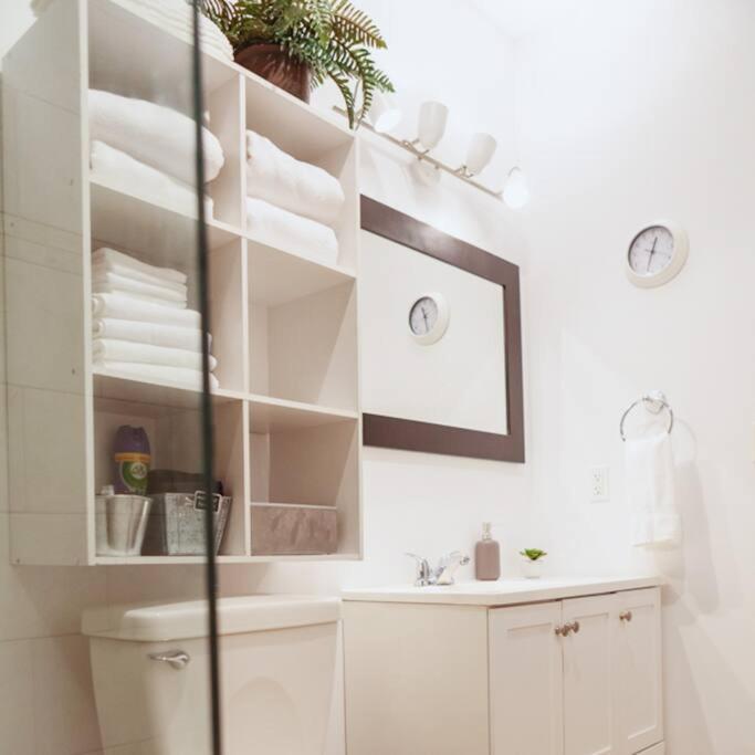 ベルビルLarge Upstairs Flat In Downtown Century Buildingアパートメント エクステリア 写真