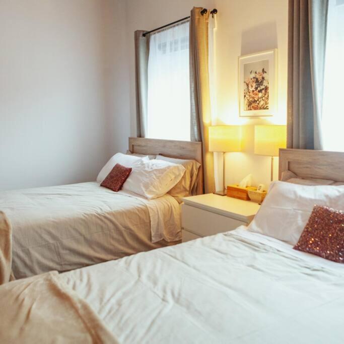 ベルビルLarge Upstairs Flat In Downtown Century Buildingアパートメント エクステリア 写真