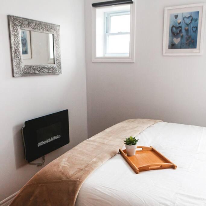 ベルビルLarge Upstairs Flat In Downtown Century Buildingアパートメント エクステリア 写真