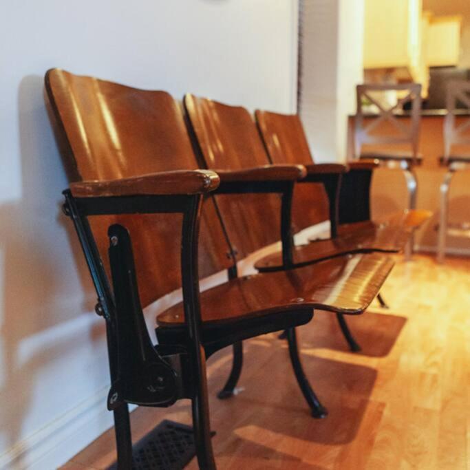 ベルビルLarge Upstairs Flat In Downtown Century Buildingアパートメント エクステリア 写真