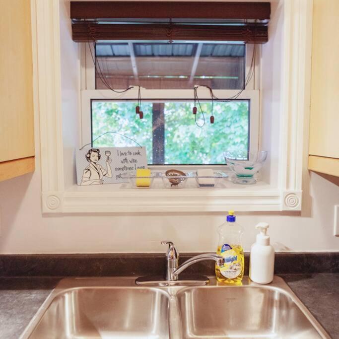 ベルビルLarge Upstairs Flat In Downtown Century Buildingアパートメント エクステリア 写真
