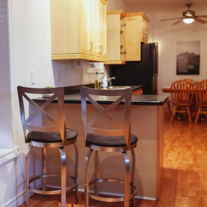 ベルビルLarge Upstairs Flat In Downtown Century Buildingアパートメント エクステリア 写真