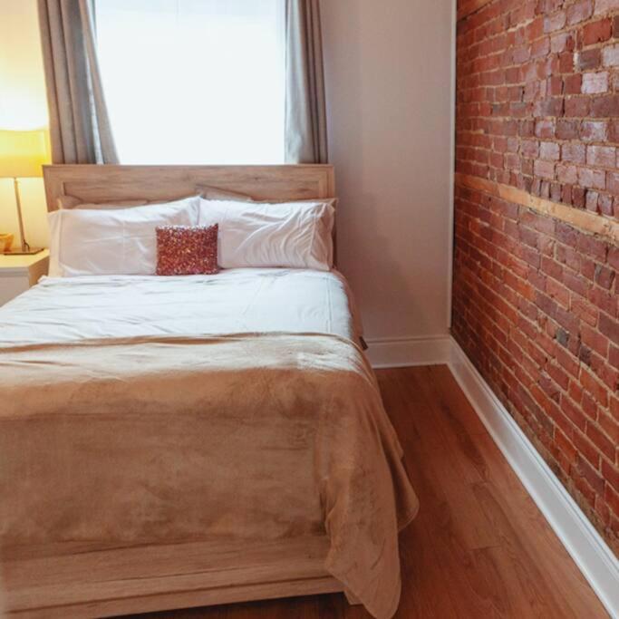 ベルビルLarge Upstairs Flat In Downtown Century Buildingアパートメント エクステリア 写真